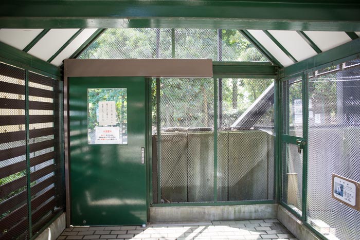 キャンベルタウン野鳥の森　バードケージ入り口の二重扉