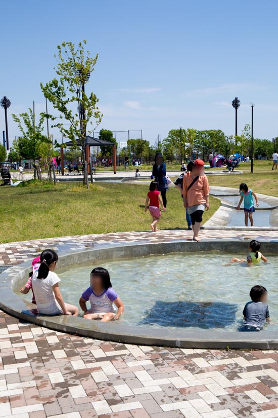 上谷総合公園　親水広場（水遊び）