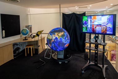 埼玉県環境科学国際センター　展示ブース　触れる地球