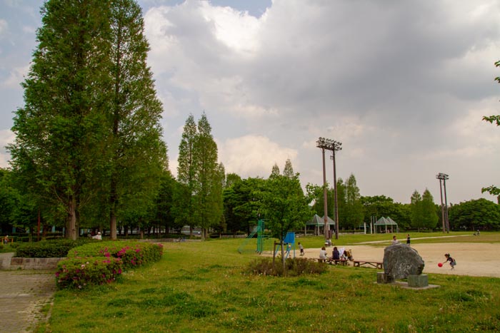 松伏記念公園　入口そばの多目的広場