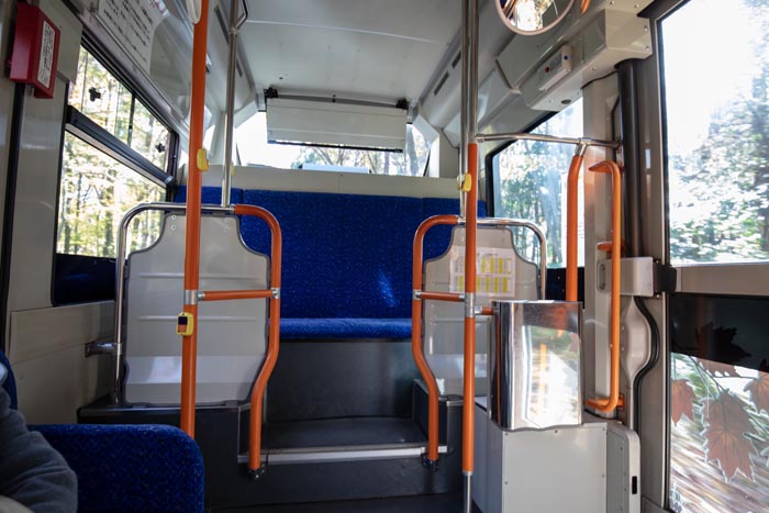 国営武蔵丘陵森林公園　園内バス　大きい方の35人乗り　車内